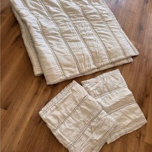 West Elm Grey Quilted Comforter Set full/queen